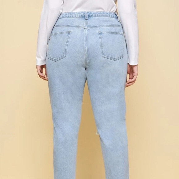 ✨ NWT Plus Ripped Mom Jeans - Picture 3 of 4
